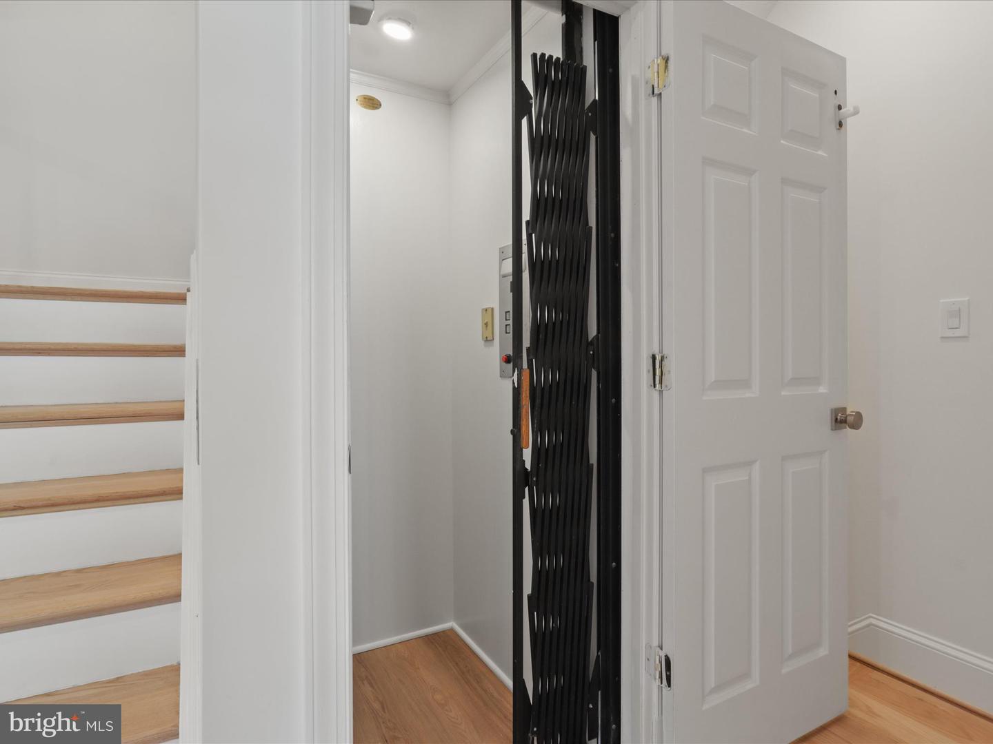1125 KENSINGTON RD, MCLEAN, Virginia 22101, 3 Bedrooms Bedrooms, ,4 BathroomsBathrooms,Residential,For sale,1125 KENSINGTON RD,VAFX2275050 MLS # VAFX2275050