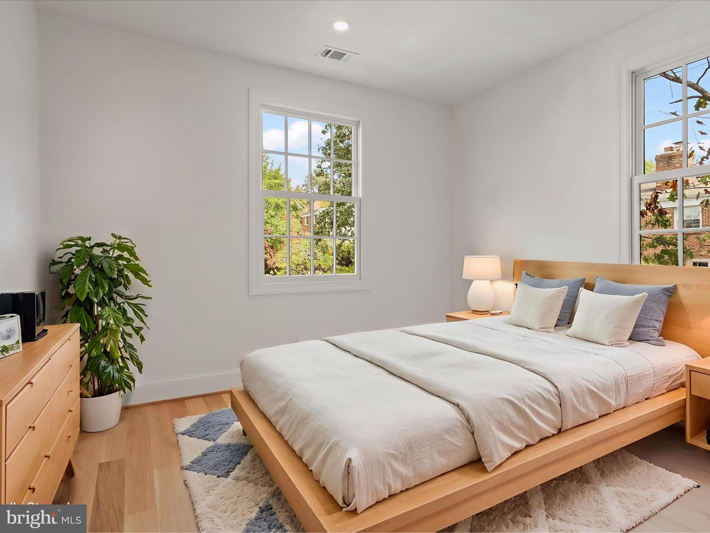 1125 KENSINGTON RD, MCLEAN, Virginia 22101, 3 Bedrooms Bedrooms, ,4 BathroomsBathrooms,Residential,For sale,1125 KENSINGTON RD,VAFX2275050 MLS # VAFX2275050