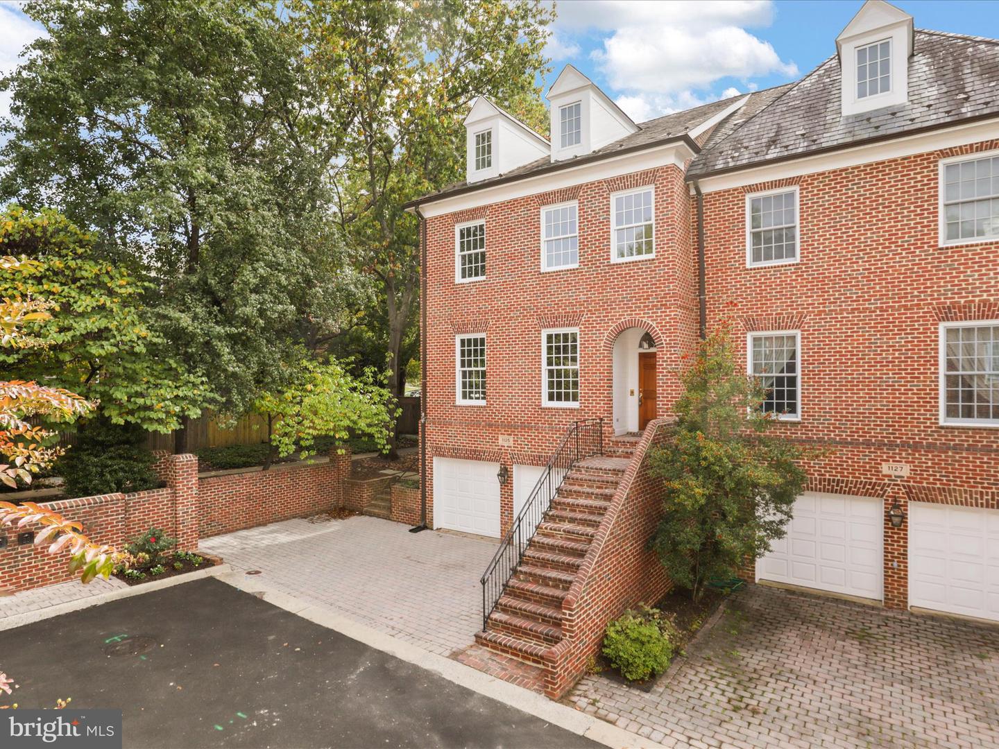 1125 KENSINGTON RD, MCLEAN, Virginia 22101, 3 Bedrooms Bedrooms, ,4 BathroomsBathrooms,Residential,For sale,1125 KENSINGTON RD,VAFX2275050 MLS # VAFX2275050