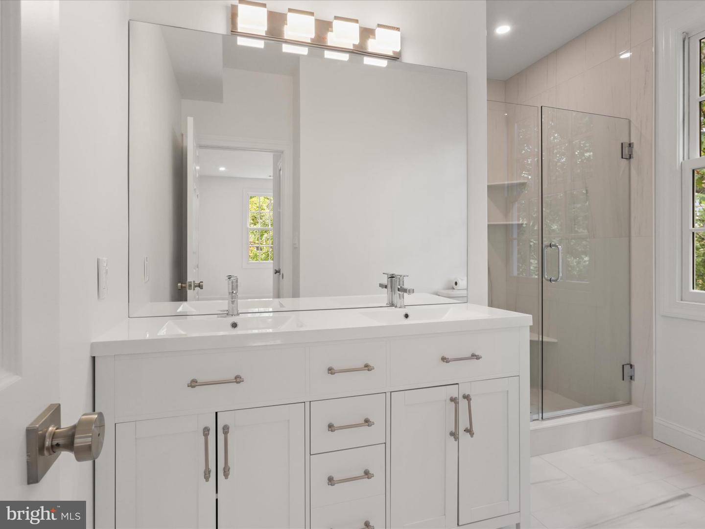 1125 KENSINGTON RD, MCLEAN, Virginia 22101, 3 Bedrooms Bedrooms, ,4 BathroomsBathrooms,Residential,For sale,1125 KENSINGTON RD,VAFX2275050 MLS # VAFX2275050