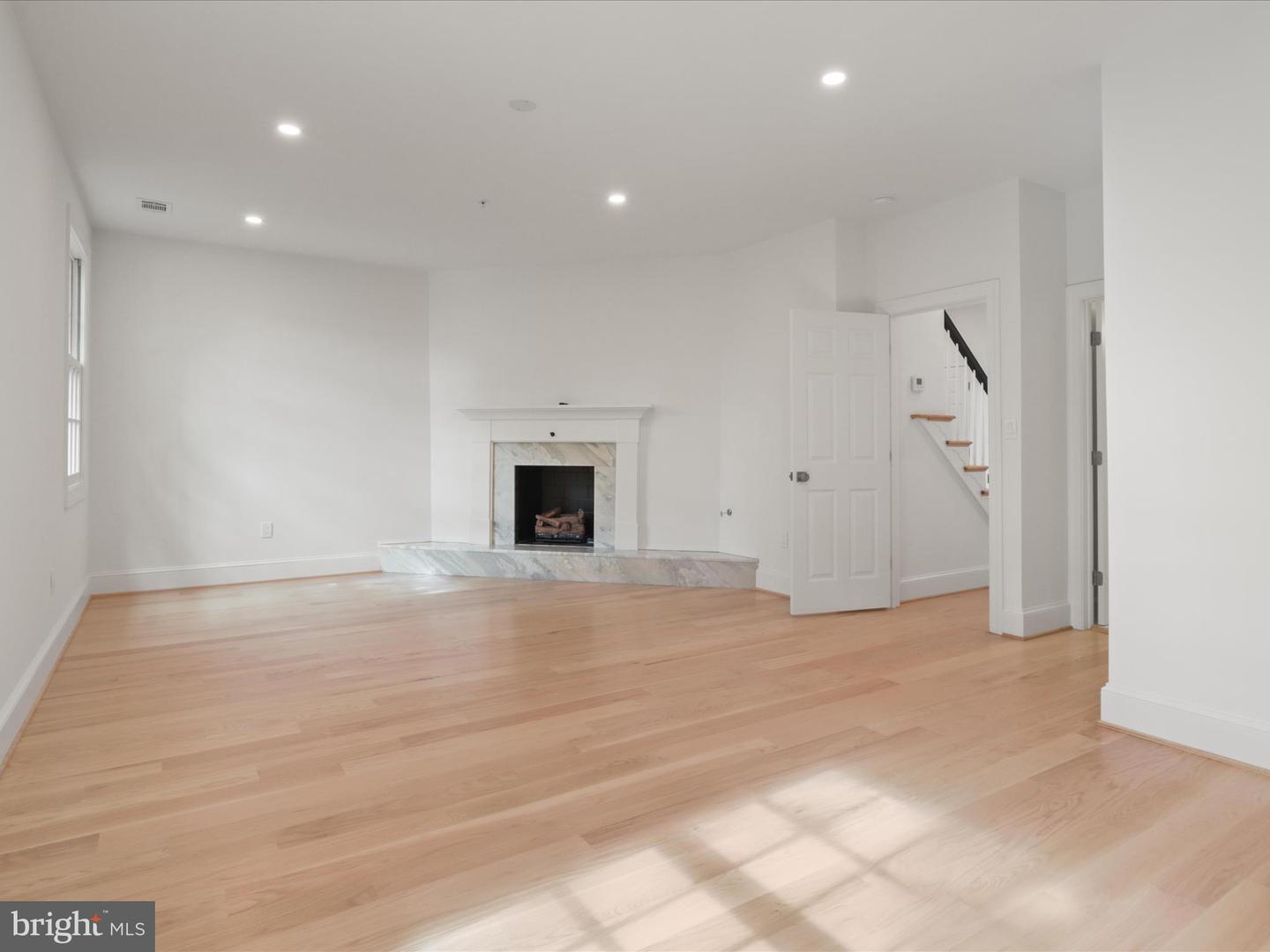 1125 KENSINGTON RD, MCLEAN, Virginia 22101, 3 Bedrooms Bedrooms, ,4 BathroomsBathrooms,Residential,For sale,1125 KENSINGTON RD,VAFX2275050 MLS # VAFX2275050