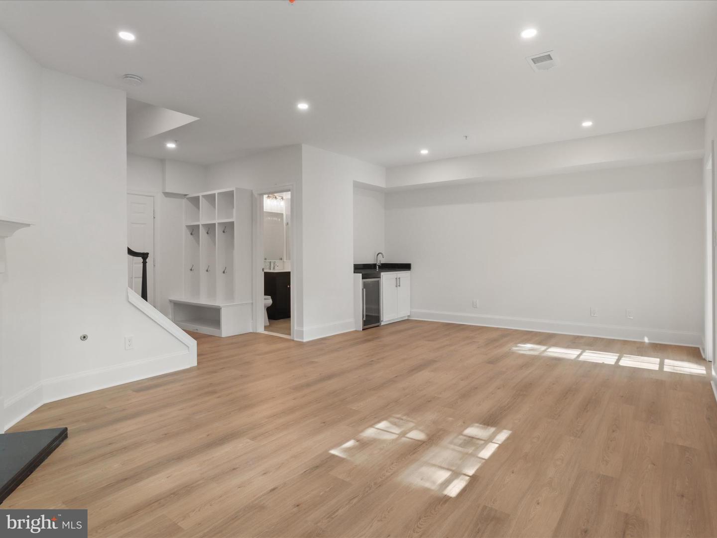1125 KENSINGTON RD, MCLEAN, Virginia 22101, 3 Bedrooms Bedrooms, ,4 BathroomsBathrooms,Residential,For sale,1125 KENSINGTON RD,VAFX2275050 MLS # VAFX2275050