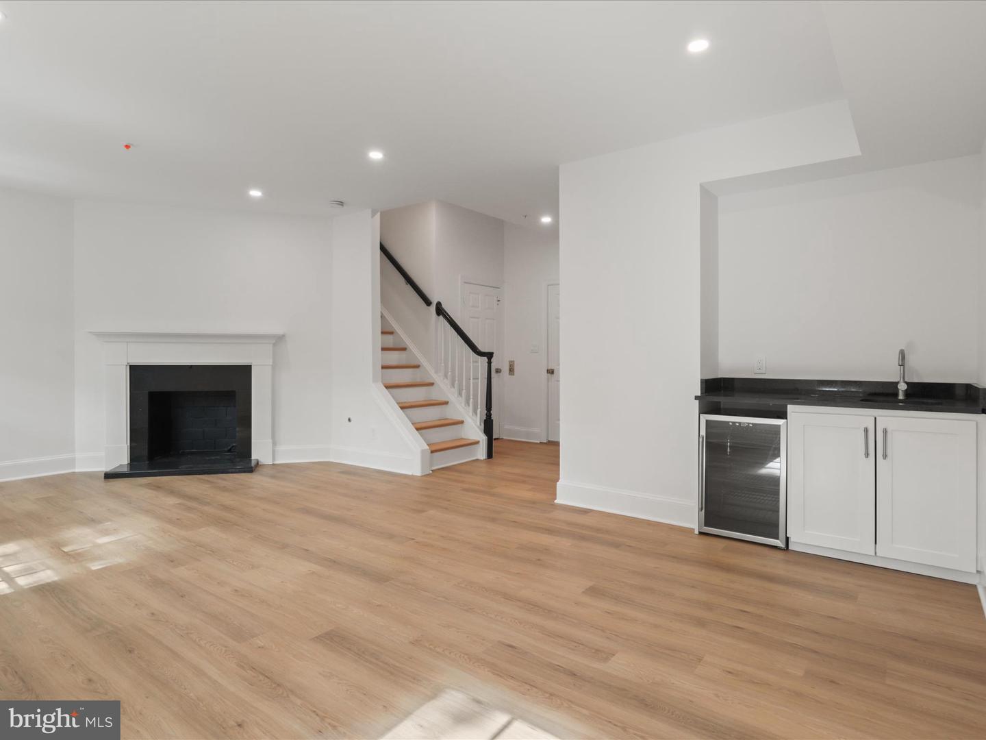 1125 KENSINGTON RD, MCLEAN, Virginia 22101, 3 Bedrooms Bedrooms, ,4 BathroomsBathrooms,Residential,For sale,1125 KENSINGTON RD,VAFX2275050 MLS # VAFX2275050