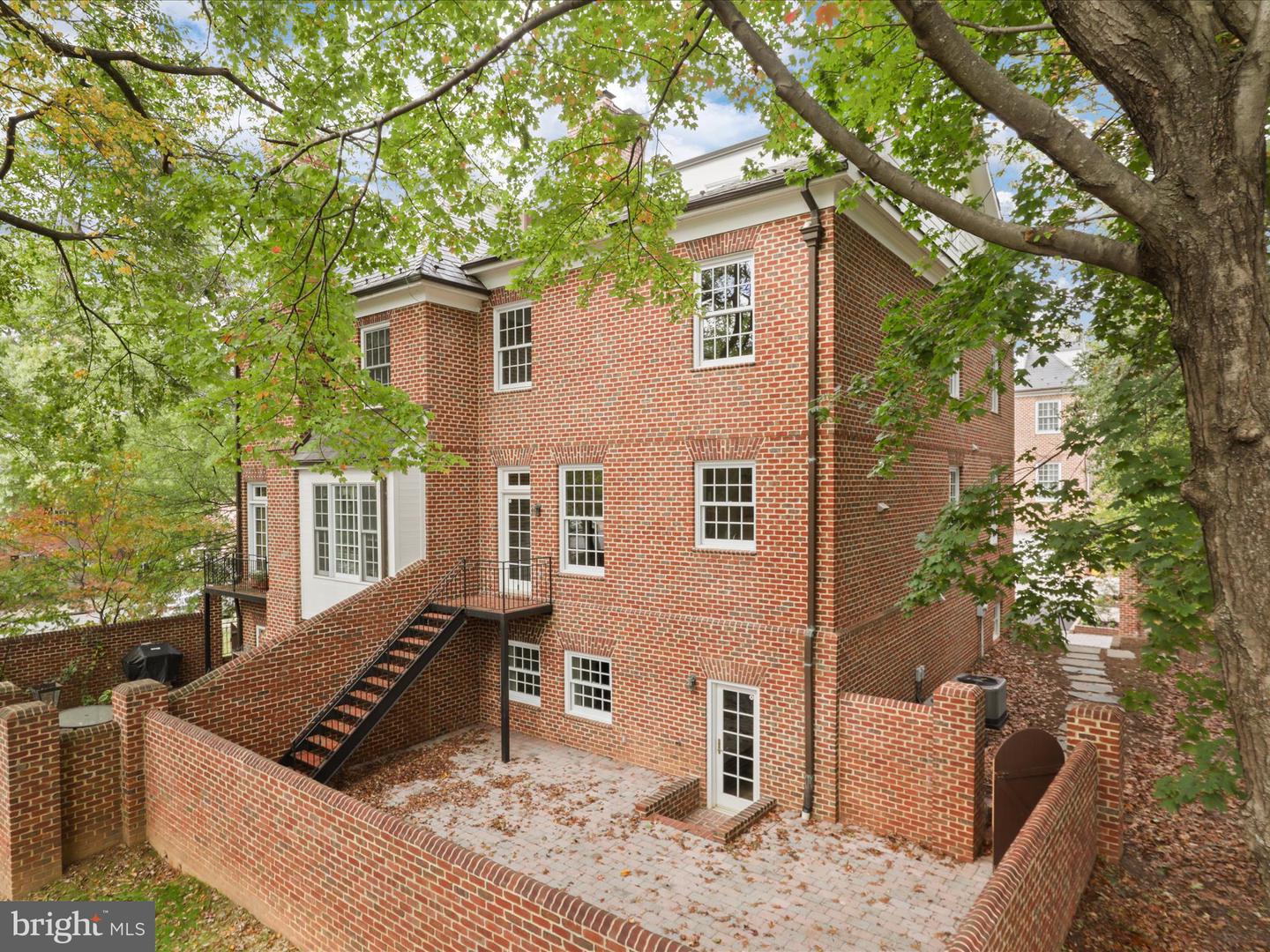 1125 KENSINGTON RD, MCLEAN, Virginia 22101, 3 Bedrooms Bedrooms, ,4 BathroomsBathrooms,Residential,For sale,1125 KENSINGTON RD,VAFX2275050 MLS # VAFX2275050