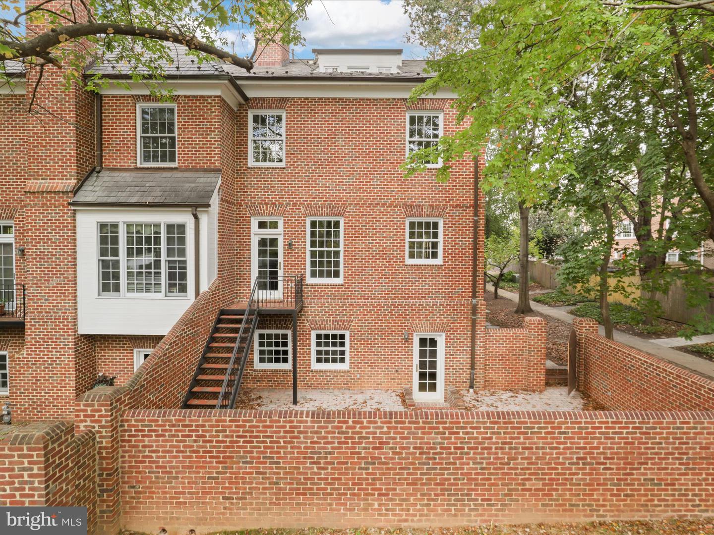 1125 KENSINGTON RD, MCLEAN, Virginia 22101, 3 Bedrooms Bedrooms, ,4 BathroomsBathrooms,Residential,For sale,1125 KENSINGTON RD,VAFX2275050 MLS # VAFX2275050
