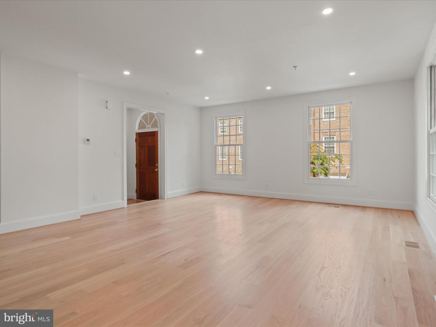 1125 KENSINGTON RD, MCLEAN, Virginia 22101, 3 Bedrooms Bedrooms, ,4 BathroomsBathrooms,Residential,For sale,1125 KENSINGTON RD,VAFX2275050 MLS # VAFX2275050