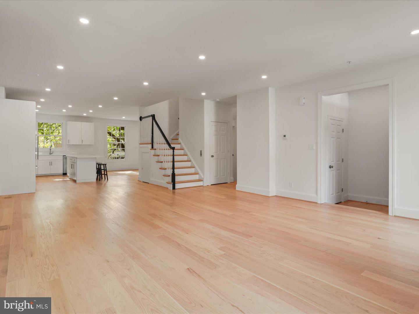 1125 KENSINGTON RD, MCLEAN, Virginia 22101, 3 Bedrooms Bedrooms, ,4 BathroomsBathrooms,Residential,For sale,1125 KENSINGTON RD,VAFX2275050 MLS # VAFX2275050
