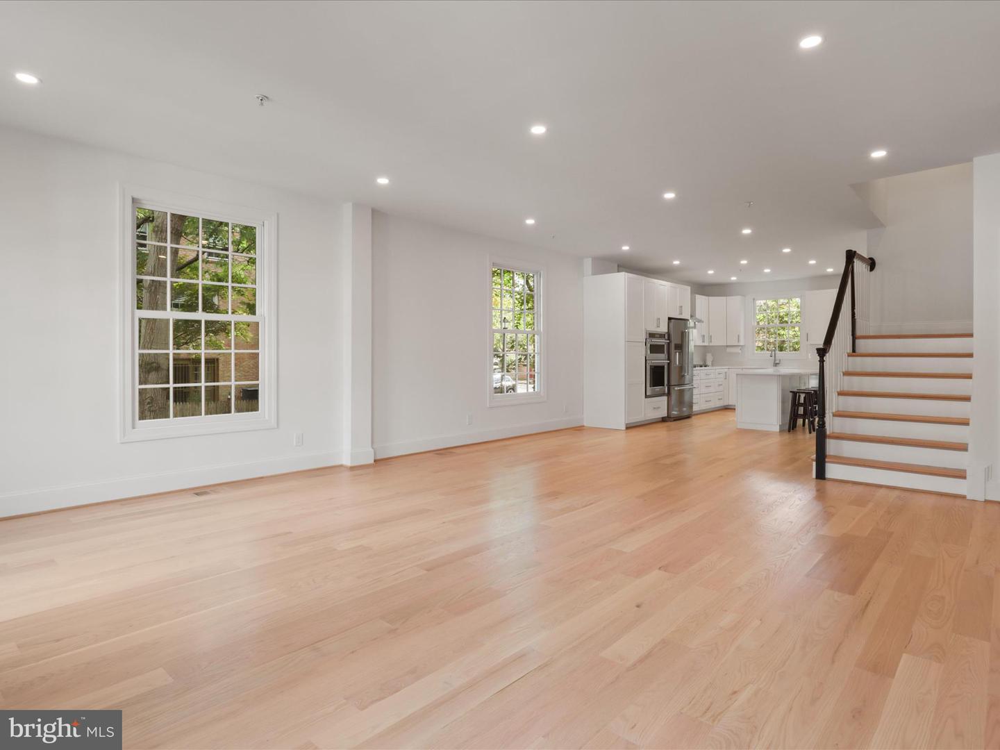 1125 KENSINGTON RD, MCLEAN, Virginia 22101, 3 Bedrooms Bedrooms, ,4 BathroomsBathrooms,Residential,For sale,1125 KENSINGTON RD,VAFX2275050 MLS # VAFX2275050