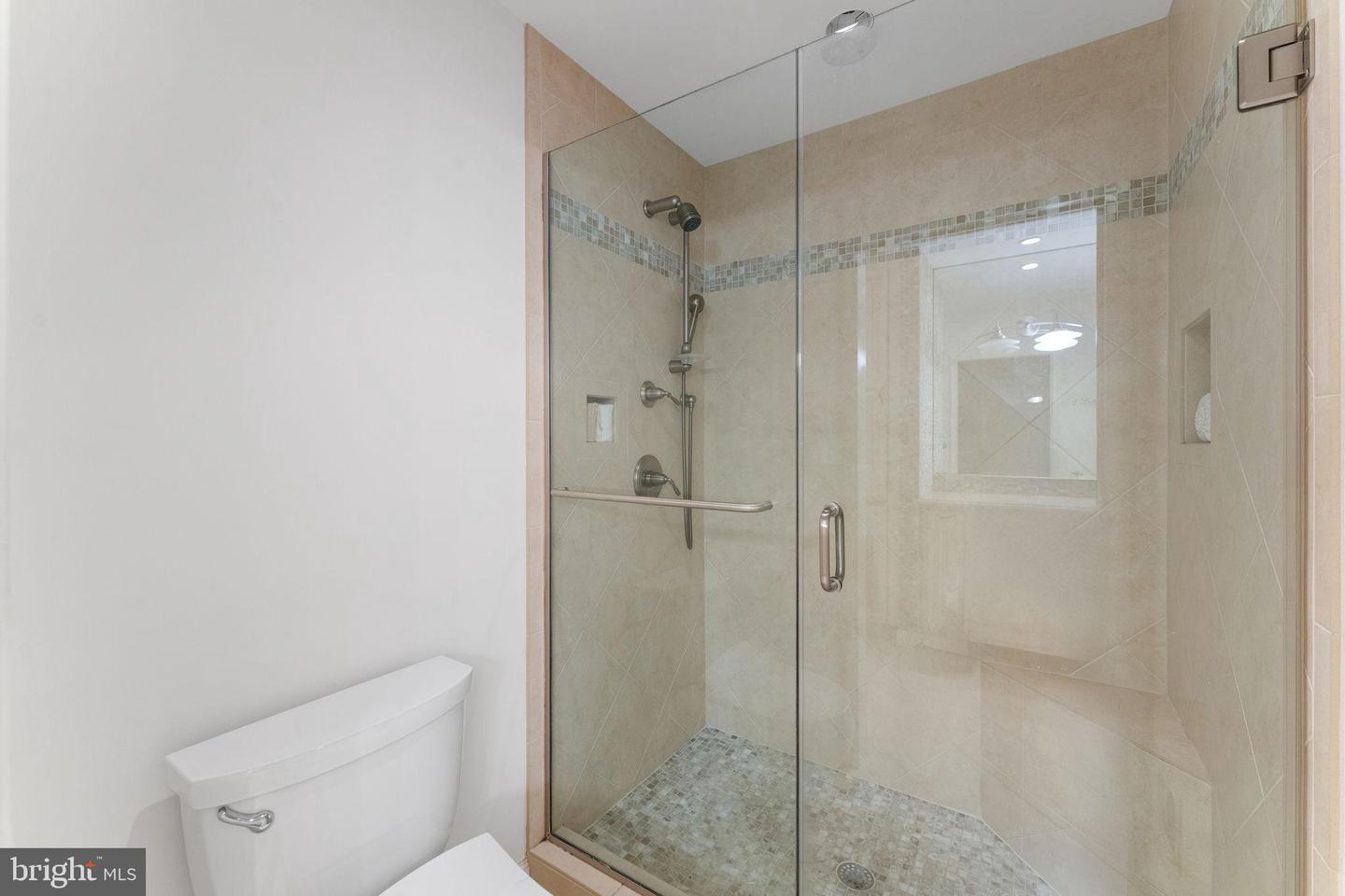 6619 MADISON MCLEAN DR, MCLEAN, Virginia 22101, 4 Bedrooms Bedrooms, 31 Rooms Rooms,2 BathroomsBathrooms,Residential,For sale,6619 MADISON MCLEAN DR,VAFX2275052 MLS # VAFX2275052