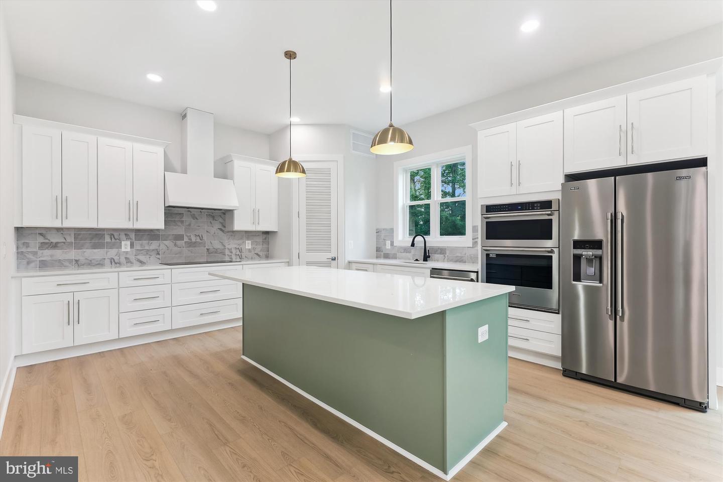 2808 BOSWELL AVE, ALEXANDRIA, Virginia 22306, 6 Bedrooms Bedrooms, 12 Rooms Rooms,5 BathroomsBathrooms,Residential,For sale,2808 BOSWELL AVE,VAFX2275146 MLS # VAFX2275146