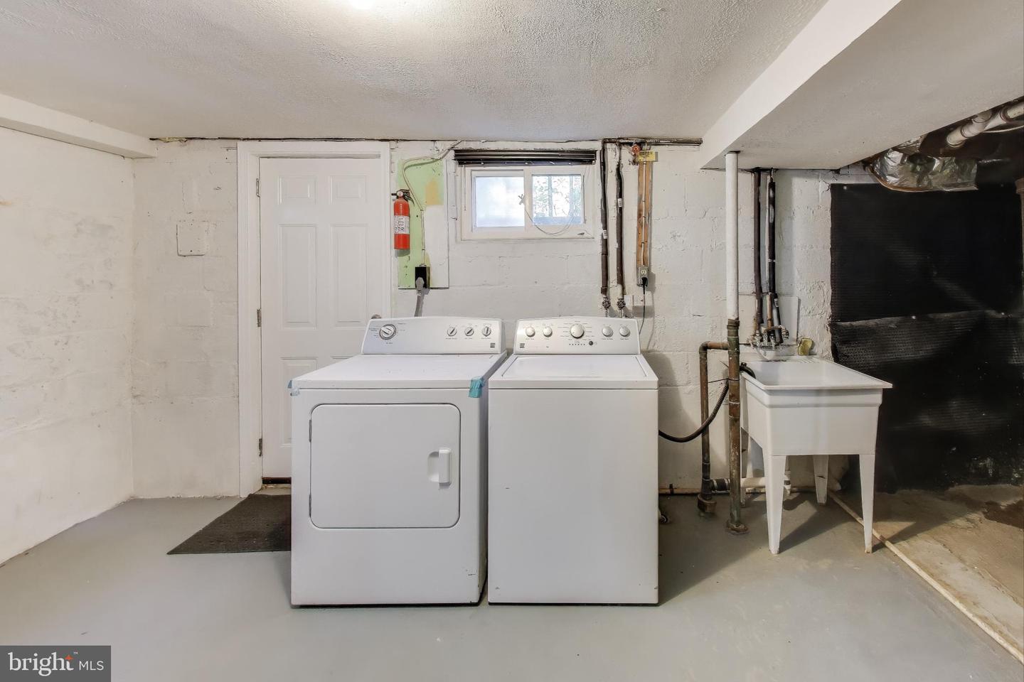 1611 13TH ST S, ARLINGTON, Virginia 22204, 3 Bedrooms Bedrooms, ,2 BathroomsBathrooms,Residential,For sale,1611 13TH ST S,VAAR2065140 MLS # VAAR2065140