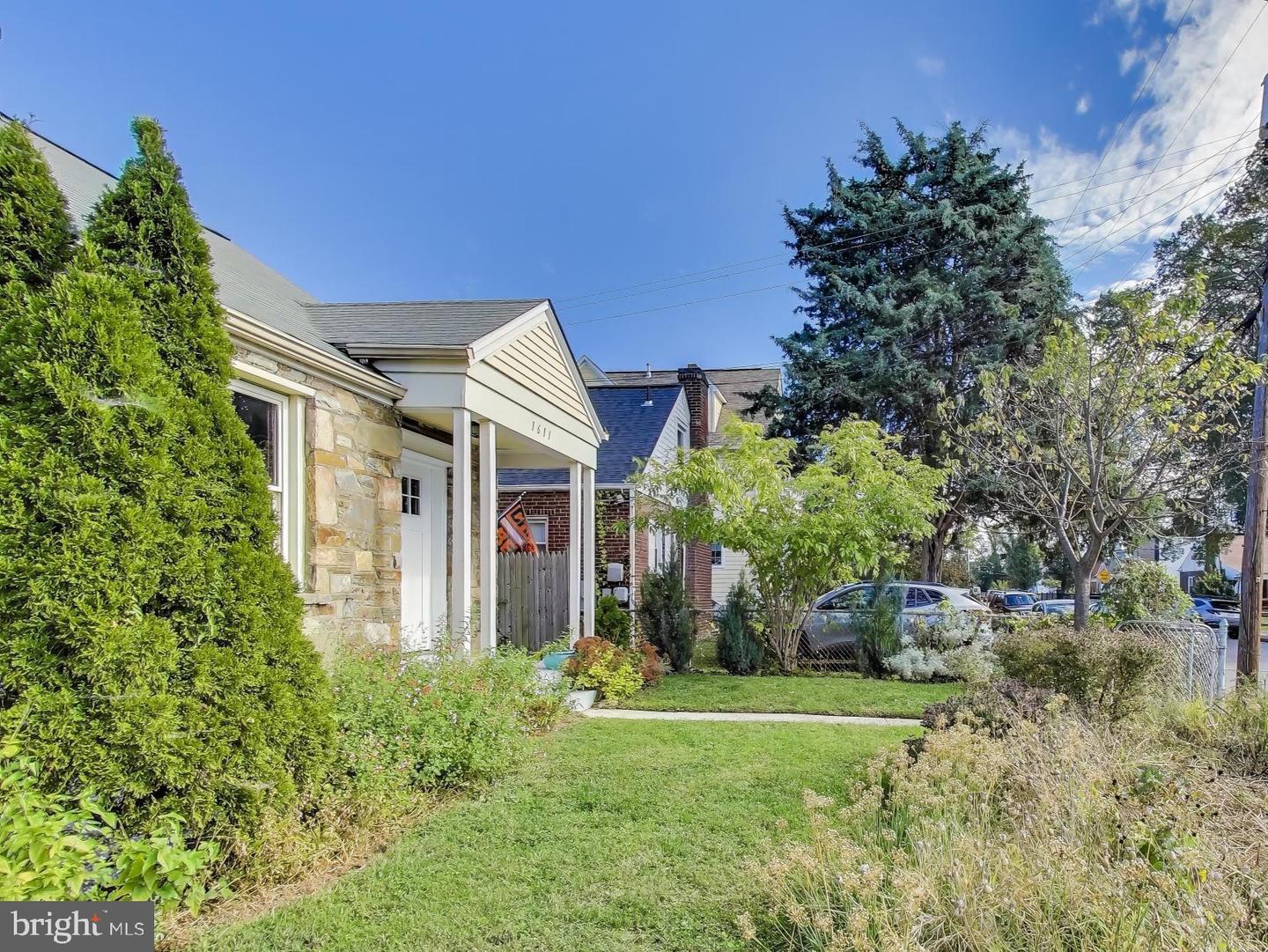 1611 13TH ST S, ARLINGTON, Virginia 22204, 3 Bedrooms Bedrooms, ,2 BathroomsBathrooms,Residential,For sale,1611 13TH ST S,VAAR2065140 MLS # VAAR2065140