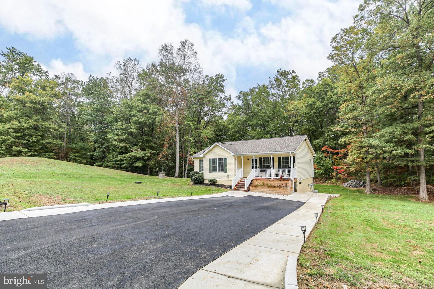 6001 NANCY CT, FREDERICKSBURG, Virginia 22407, 3 Bedrooms Bedrooms, 9 Rooms Rooms,2 BathroomsBathrooms,Residential,For sale,6001 NANCY CT,VASP2037052 MLS # VASP2037052