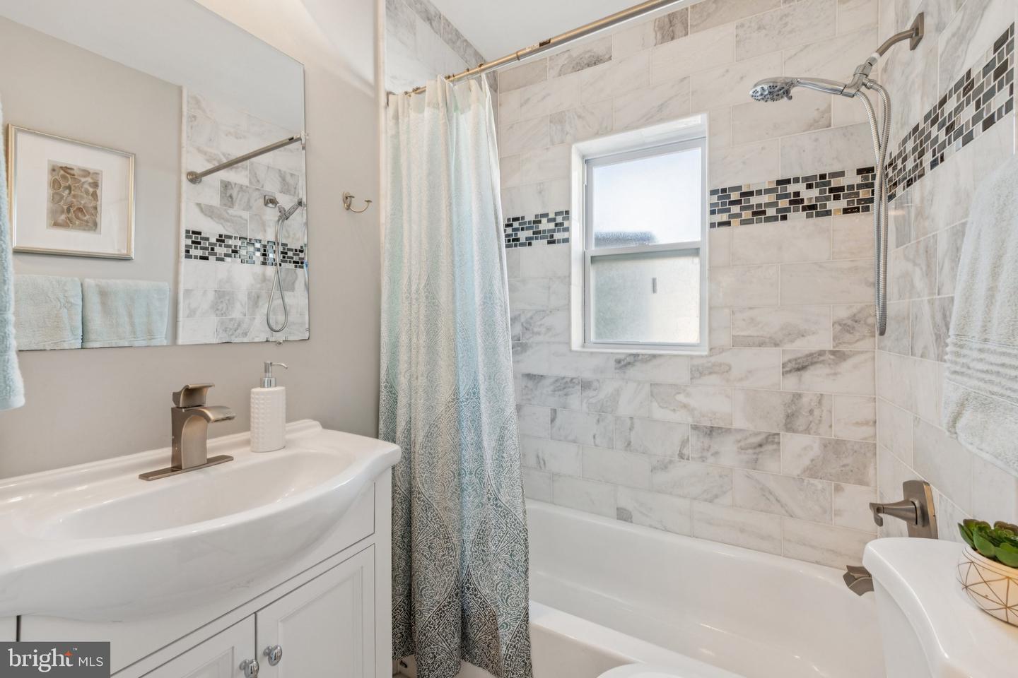 2004 E ST NE, WASHINGTON, District Of Columbia 20002, 2 Bedrooms Bedrooms, ,2 BathroomsBathrooms,Residential,For sale,2004 E ST NE,DCDC2227904 MLS # DCDC2227904