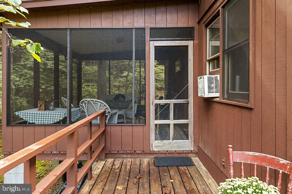 1463 QUAKER RUN RD, BANCO, Virginia 22711, 2 Bedrooms Bedrooms, ,1 BathroomBathrooms,Residential,For sale,1463 QUAKER RUN RD,VAMA2002502 MLS # VAMA2002502