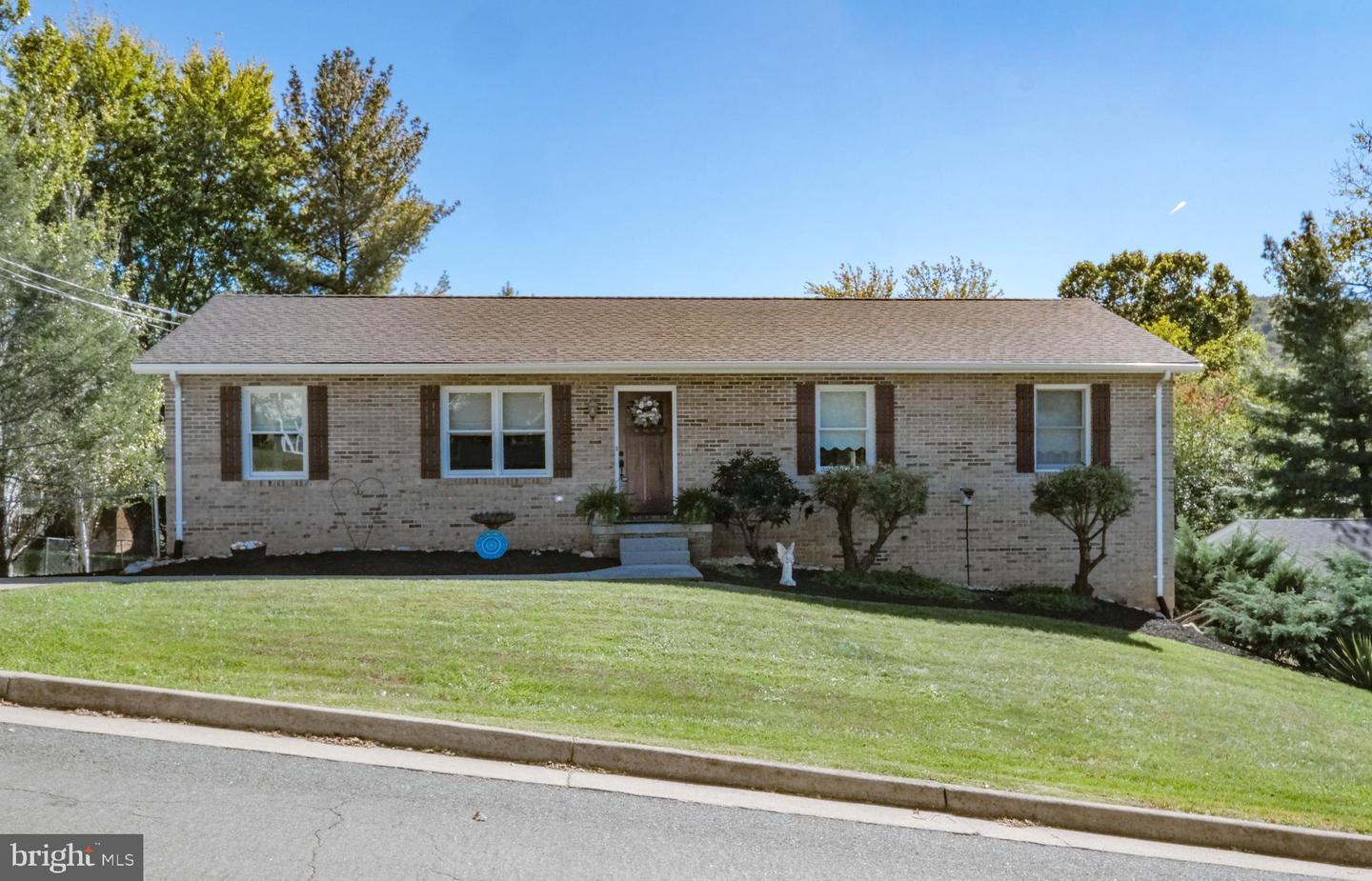 1461 LINDEN ST, FRONT ROYAL, Virginia 22630, 4 Bedrooms Bedrooms, ,2 BathroomsBathrooms,Residential,For sale,1461 LINDEN ST,VAWR2012596 MLS # VAWR2012596