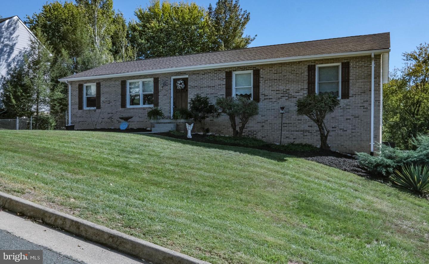 1461 LINDEN ST, FRONT ROYAL, Virginia 22630, 4 Bedrooms Bedrooms, ,2 BathroomsBathrooms,Residential,For sale,1461 LINDEN ST,VAWR2012596 MLS # VAWR2012596