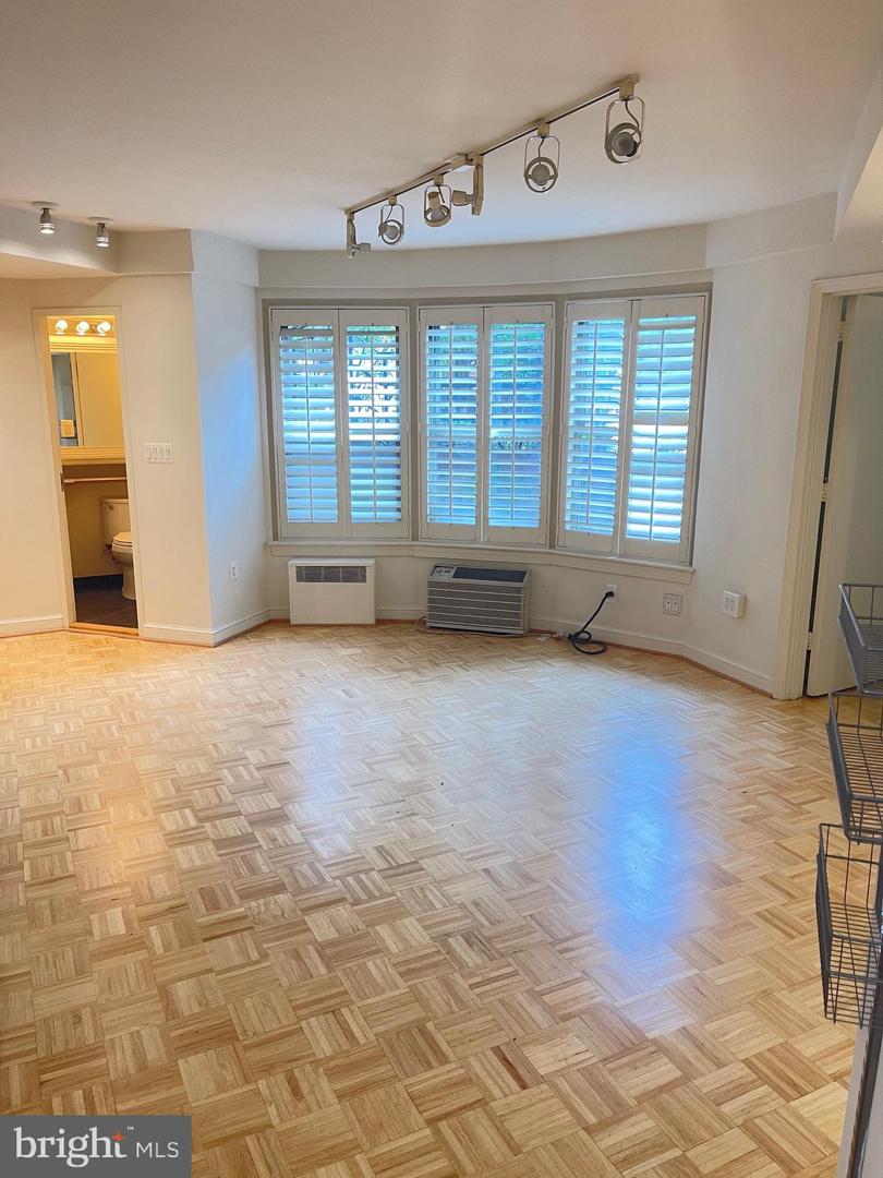 2500 Q ST NW #201, WASHINGTON, District Of Columbia 20007, 1 Bedroom Bedrooms, ,1 BathroomBathrooms,Residential,For sale,2500 Q ST NW #201,DCDC2227776 MLS # DCDC2227776