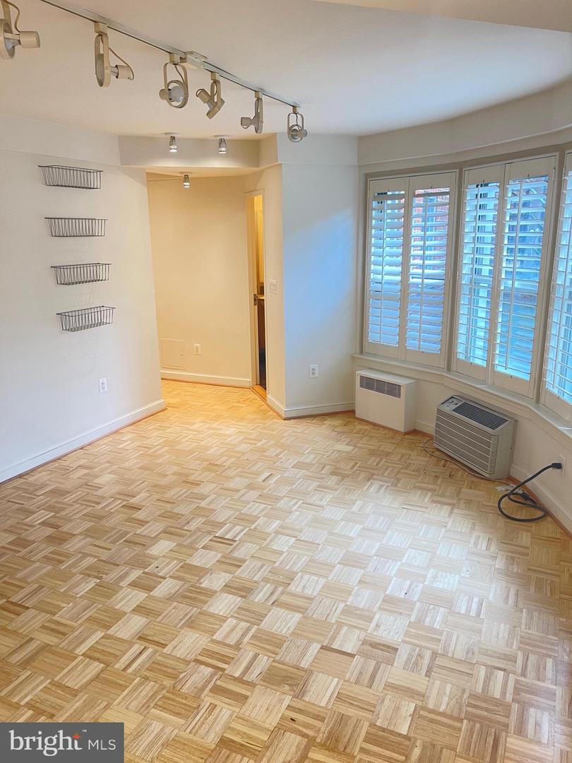 2500 Q ST NW #201, WASHINGTON, District Of Columbia 20007, 1 Bedroom Bedrooms, ,1 BathroomBathrooms,Residential,For sale,2500 Q ST NW #201,DCDC2227776 MLS # DCDC2227776