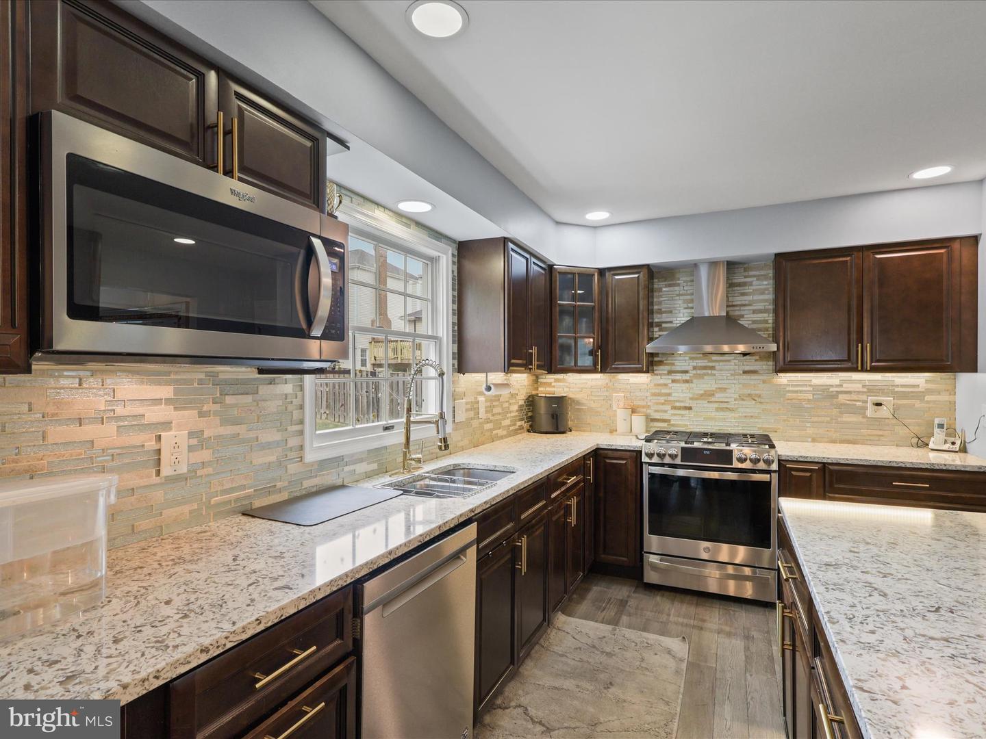 6488 PALISADES DR, CENTREVILLE, Virginia 20121, 4 Bedrooms Bedrooms, ,3 BathroomsBathrooms,Residential,For sale,6488 PALISADES DR,VAFX2275332 MLS # VAFX2275332