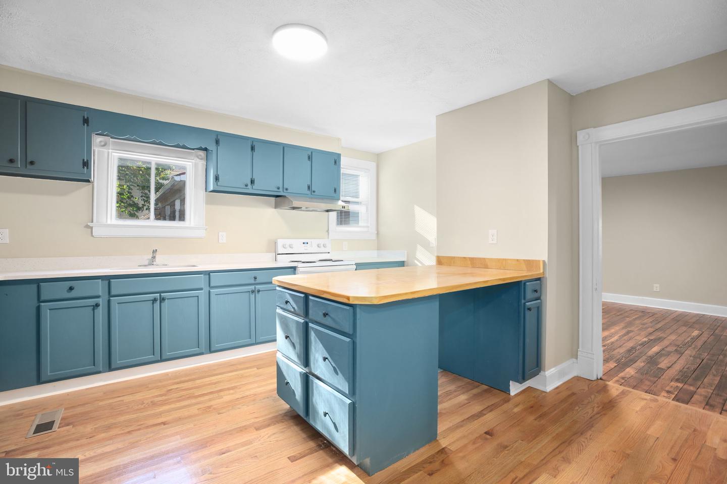 420 DUNMORE ST, FREDERICKSBURG, Virginia 22401, 3 Bedrooms Bedrooms, ,2 BathroomsBathrooms,Residential,For sale,420 DUNMORE ST,VAFB2009152 MLS # VAFB2009152