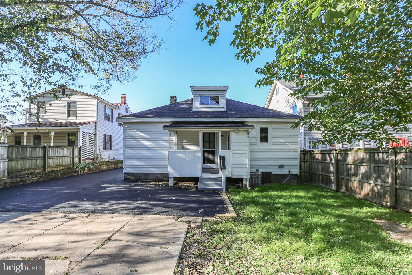 420 DUNMORE ST, FREDERICKSBURG, Virginia 22401, 3 Bedrooms Bedrooms, ,2 BathroomsBathrooms,Residential,For sale,420 DUNMORE ST,VAFB2009152 MLS # VAFB2009152
