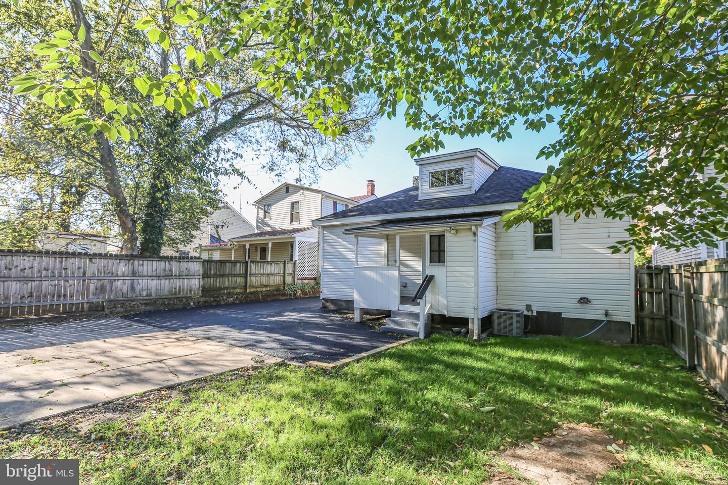 420 DUNMORE ST, FREDERICKSBURG, Virginia 22401, 3 Bedrooms Bedrooms, ,2 BathroomsBathrooms,Residential,For sale,420 DUNMORE ST,VAFB2009152 MLS # VAFB2009152