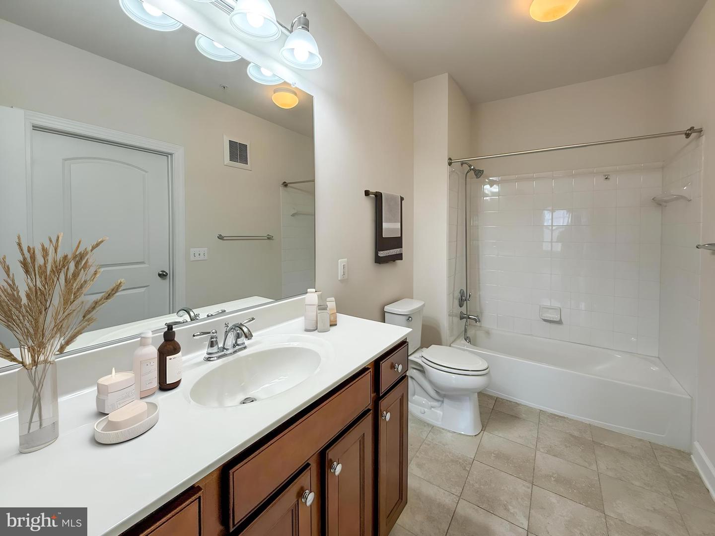13723 NEIL ARMSTRONG AVE #503, HERNDON, Virginia 20171, 2 Bedrooms Bedrooms, ,2 BathroomsBathrooms,Residential,For sale,13723 NEIL ARMSTRONG AVE #503,VAFX2275358 MLS # VAFX2275358