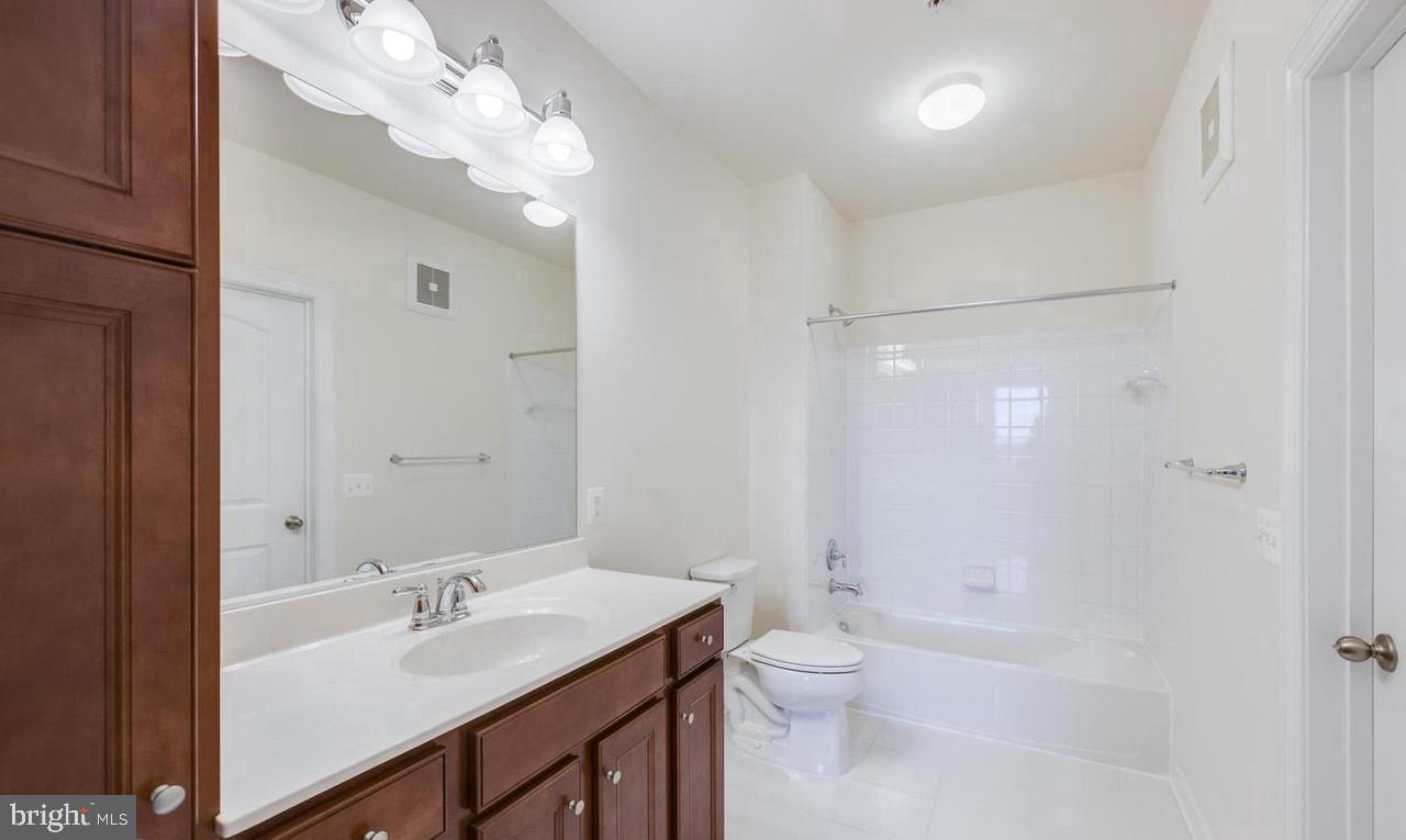 13723 NEIL ARMSTRONG AVE #503, HERNDON, Virginia 20171, 2 Bedrooms Bedrooms, ,2 BathroomsBathrooms,Residential,For sale,13723 NEIL ARMSTRONG AVE #503,VAFX2275358 MLS # VAFX2275358