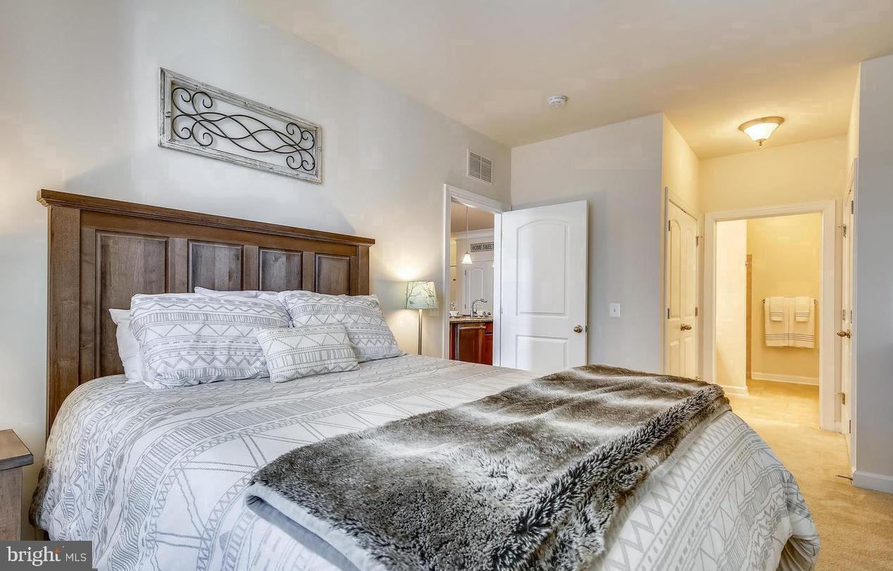 13723 NEIL ARMSTRONG AVE #503, HERNDON, Virginia 20171, 2 Bedrooms Bedrooms, ,2 BathroomsBathrooms,Residential,For sale,13723 NEIL ARMSTRONG AVE #503,VAFX2275358 MLS # VAFX2275358