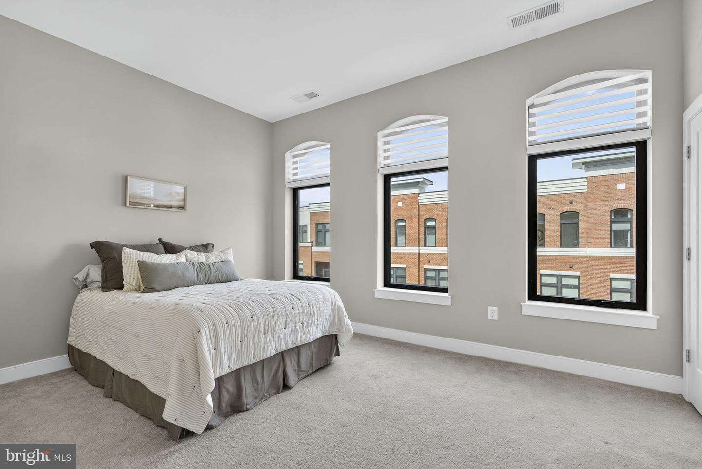 3 STATIONMASTER ST SE #402, LEESBURG, Virginia 20175, 2 Bedrooms Bedrooms, ,2 BathroomsBathrooms,Residential,For sale,3 STATIONMASTER ST SE #402,VALO2109226 MLS # VALO2109226