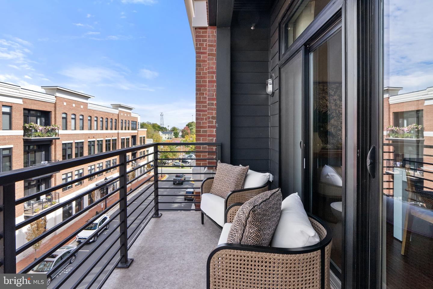 3 STATIONMASTER ST SE #402, LEESBURG, Virginia 20175, 2 Bedrooms Bedrooms, ,2 BathroomsBathrooms,Residential,For sale,3 STATIONMASTER ST SE #402,VALO2109226 MLS # VALO2109226