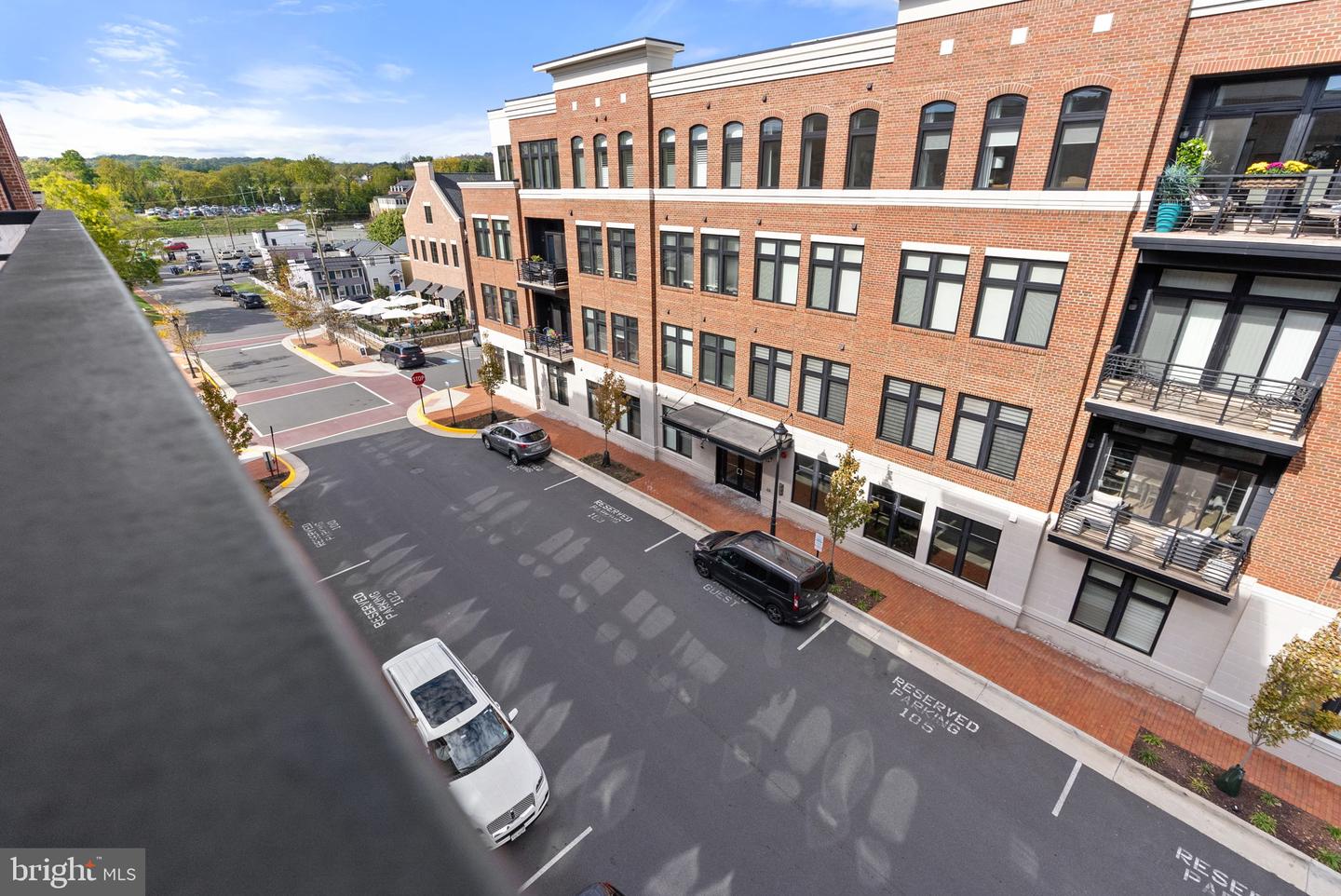3 STATIONMASTER ST SE #402, LEESBURG, Virginia 20175, 2 Bedrooms Bedrooms, ,2 BathroomsBathrooms,Residential,For sale,3 STATIONMASTER ST SE #402,VALO2109226 MLS # VALO2109226