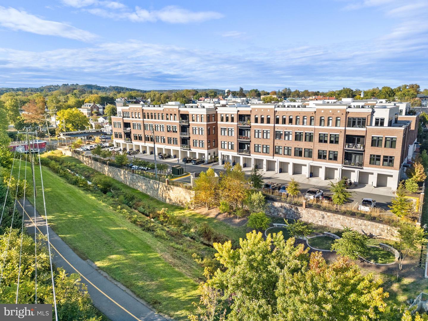3 STATIONMASTER ST SE #402, LEESBURG, Virginia 20175, 2 Bedrooms Bedrooms, ,2 BathroomsBathrooms,Residential,For sale,3 STATIONMASTER ST SE #402,VALO2109226 MLS # VALO2109226