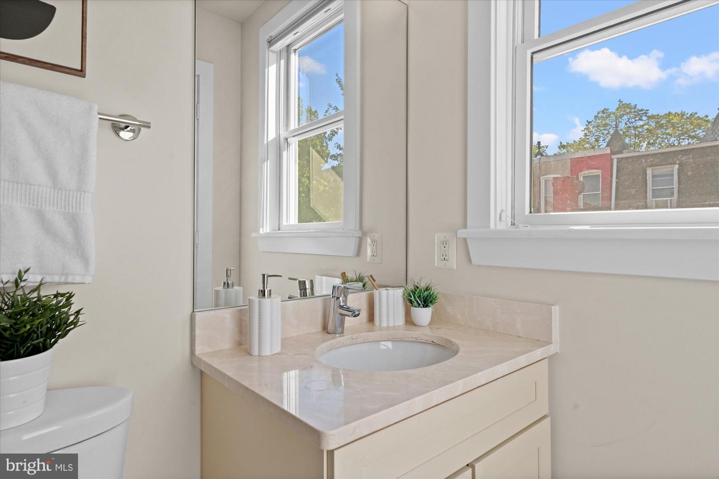 74 ADAMS ST NW #3, WASHINGTON, District Of Columbia 20001, 2 Bedrooms Bedrooms, ,2 BathroomsBathrooms,Residential,For sale,74 ADAMS ST NW #3,DCDC2227750 MLS # DCDC2227750