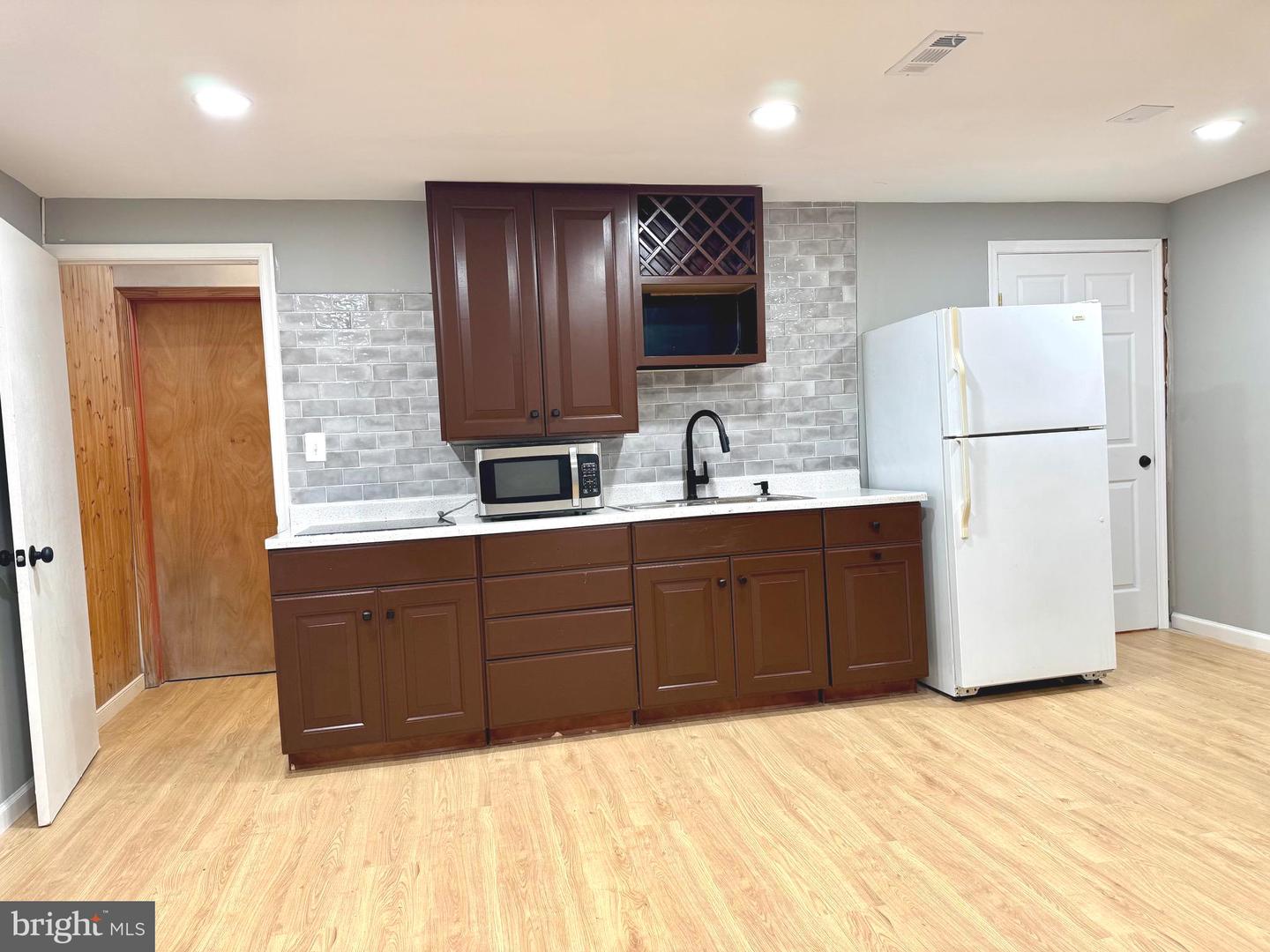 220 SNAPPY LN, WINCHESTER, Virginia 22602, 6 Bedrooms Bedrooms, ,4 BathroomsBathrooms,Residential,For sale,220 SNAPPY LN,VAFV2037326 MLS # VAFV2037326