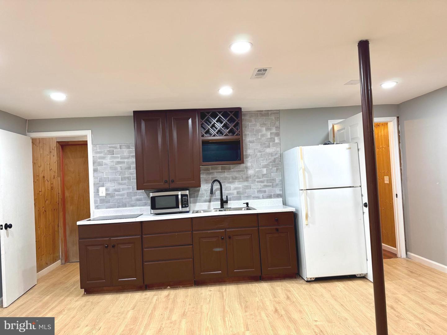220 SNAPPY LN, WINCHESTER, Virginia 22602, 6 Bedrooms Bedrooms, ,4 BathroomsBathrooms,Residential,For sale,220 SNAPPY LN,VAFV2037326 MLS # VAFV2037326