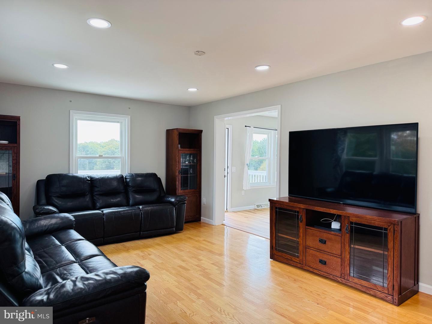 220 SNAPPY LN, WINCHESTER, Virginia 22602, 6 Bedrooms Bedrooms, ,4 BathroomsBathrooms,Residential,For sale,220 SNAPPY LN,VAFV2037326 MLS # VAFV2037326