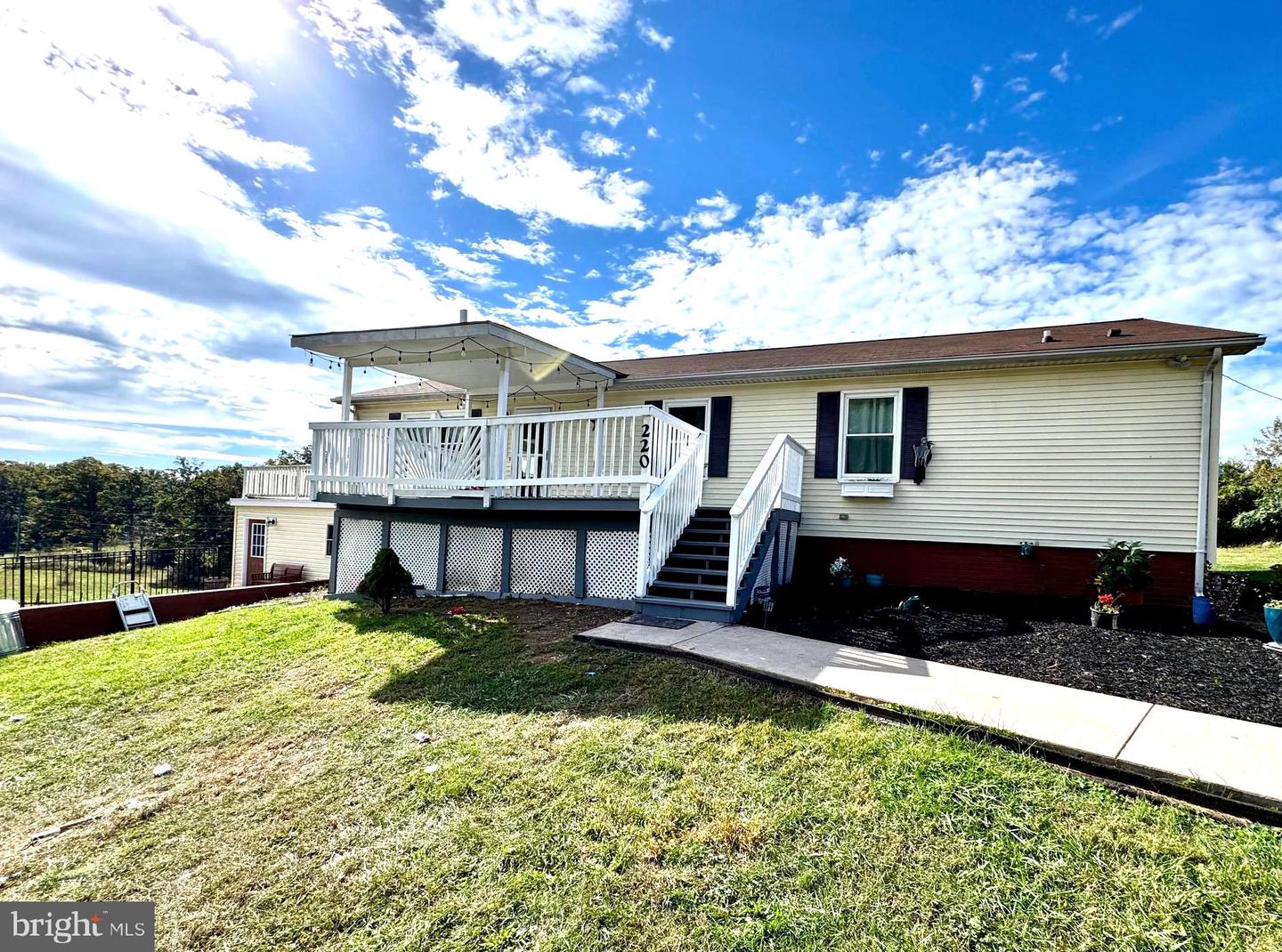 220 SNAPPY LN, WINCHESTER, Virginia 22602, 6 Bedrooms Bedrooms, ,4 BathroomsBathrooms,Residential,For sale,220 SNAPPY LN,VAFV2037326 MLS # VAFV2037326
