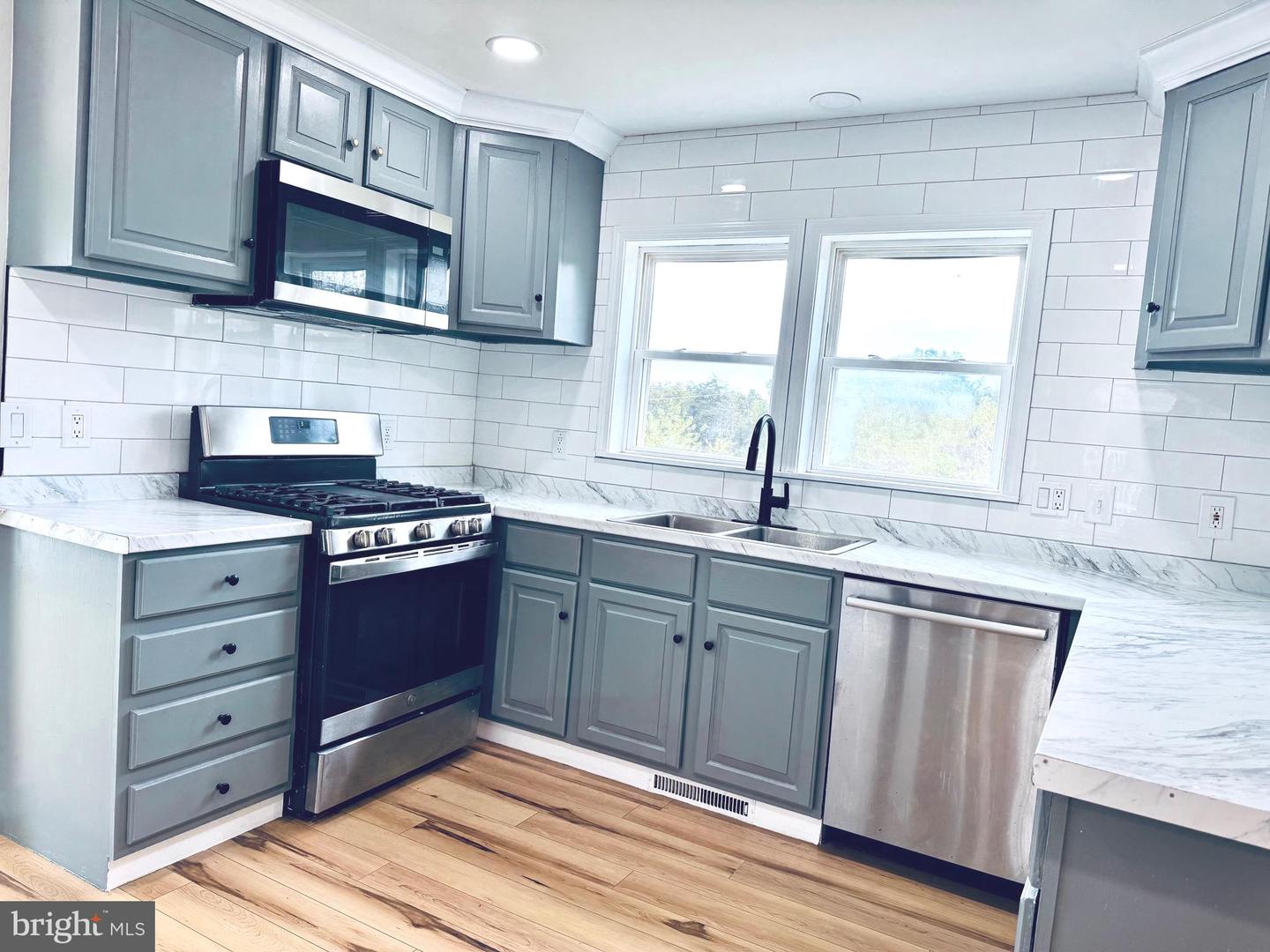 220 SNAPPY LN, WINCHESTER, Virginia 22602, 6 Bedrooms Bedrooms, ,4 BathroomsBathrooms,Residential,For sale,220 SNAPPY LN,VAFV2037326 MLS # VAFV2037326