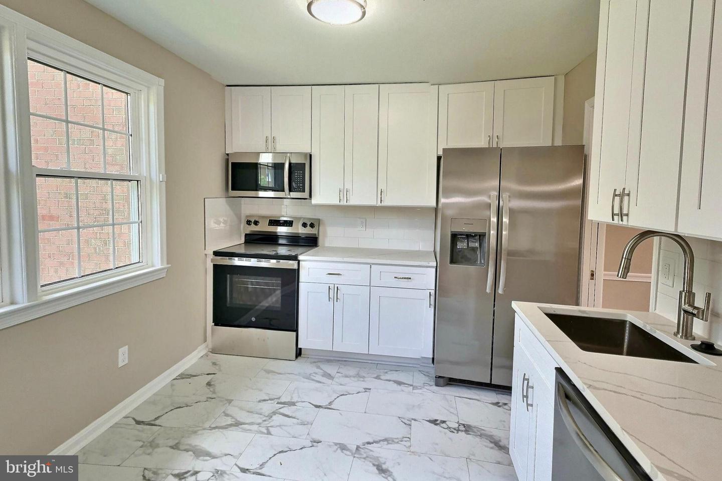 11 S ABINGDON ST, ARLINGTON, Virginia 22204, 3 Bedrooms Bedrooms, ,3 BathroomsBathrooms,Residential,For sale,11 S ABINGDON ST,VAAR2064894 MLS # VAAR2064894