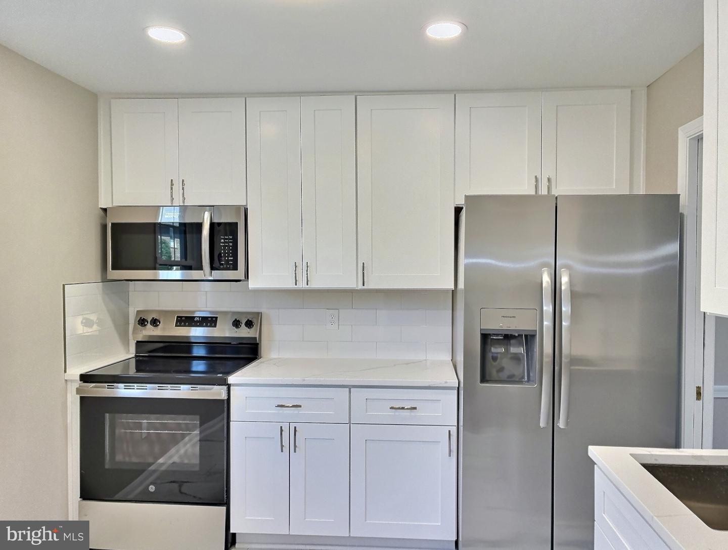 11 S ABINGDON ST, ARLINGTON, Virginia 22204, 3 Bedrooms Bedrooms, ,3 BathroomsBathrooms,Residential,For sale,11 S ABINGDON ST,VAAR2064894 MLS # VAAR2064894
