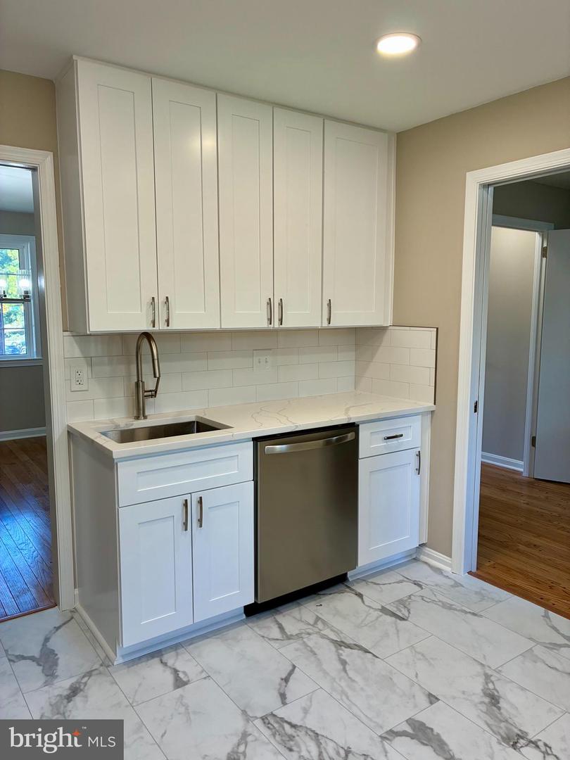 11 S ABINGDON ST, ARLINGTON, Virginia 22204, 3 Bedrooms Bedrooms, ,3 BathroomsBathrooms,Residential,For sale,11 S ABINGDON ST,VAAR2064894 MLS # VAAR2064894