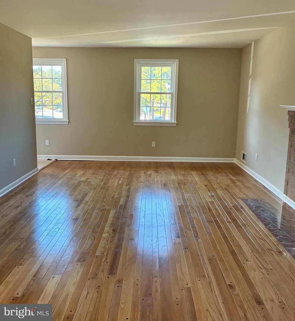 11 S ABINGDON ST, ARLINGTON, Virginia 22204, 3 Bedrooms Bedrooms, ,3 BathroomsBathrooms,Residential,For sale,11 S ABINGDON ST,VAAR2064894 MLS # VAAR2064894
