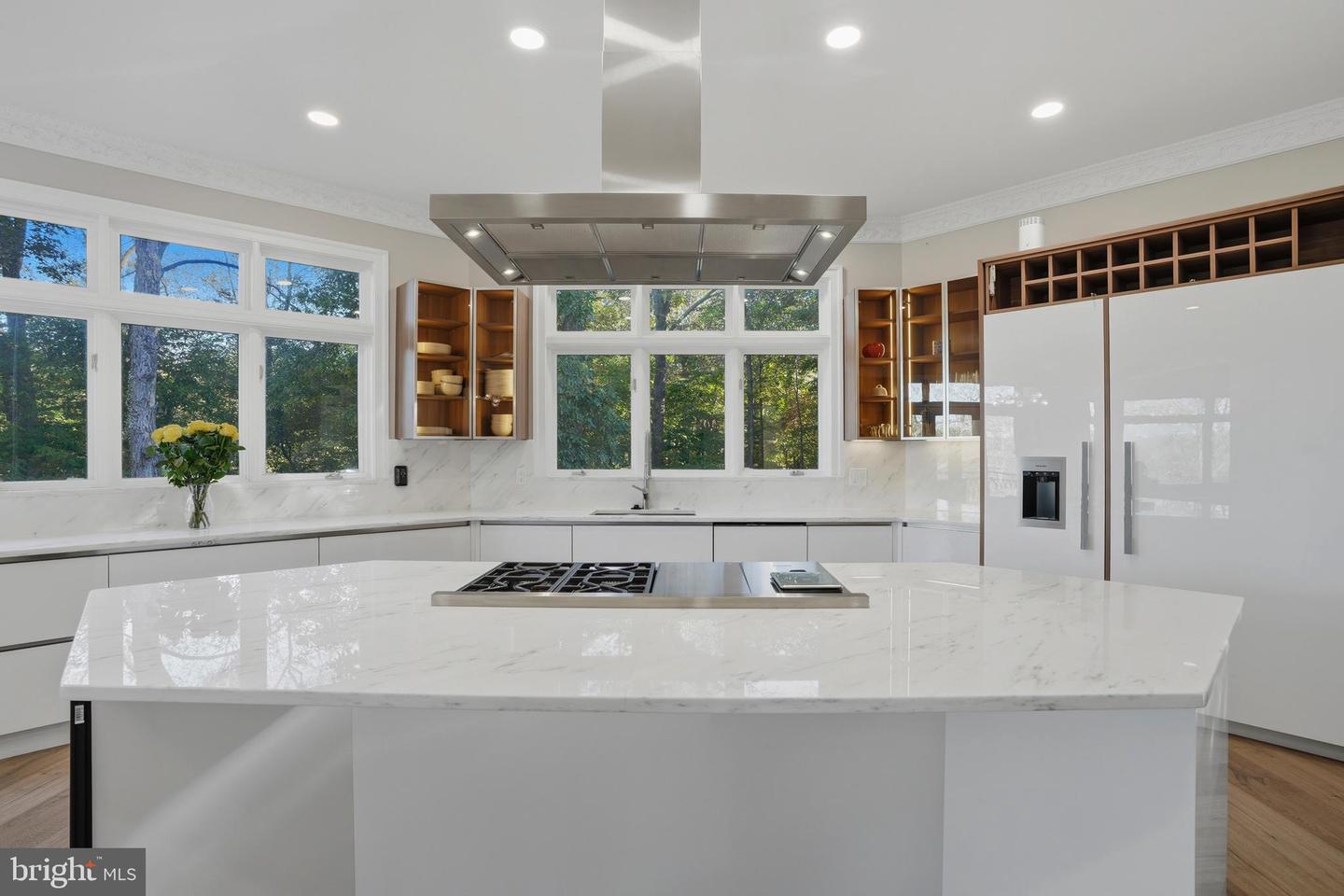 703 POTOMAC KNOLLS, MCLEAN, Virginia 22102, 6 Bedrooms Bedrooms, ,5 BathroomsBathrooms,Residential,For sale,703 POTOMAC KNOLLS,VAFX2274344 MLS # VAFX2274344