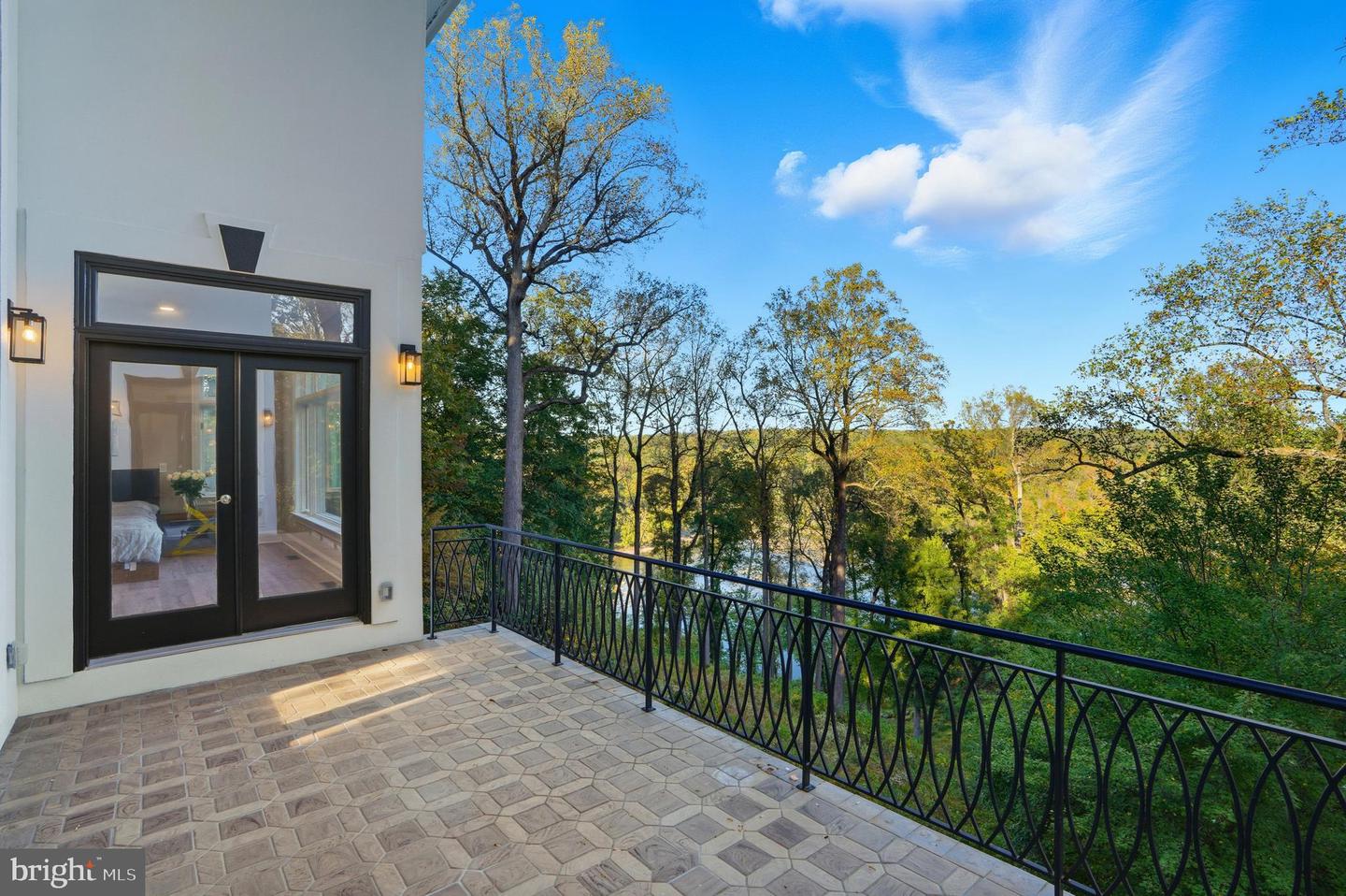 703 POTOMAC KNOLLS, MCLEAN, Virginia 22102, 6 Bedrooms Bedrooms, ,5 BathroomsBathrooms,Residential,For sale,703 POTOMAC KNOLLS,VAFX2274344 MLS # VAFX2274344