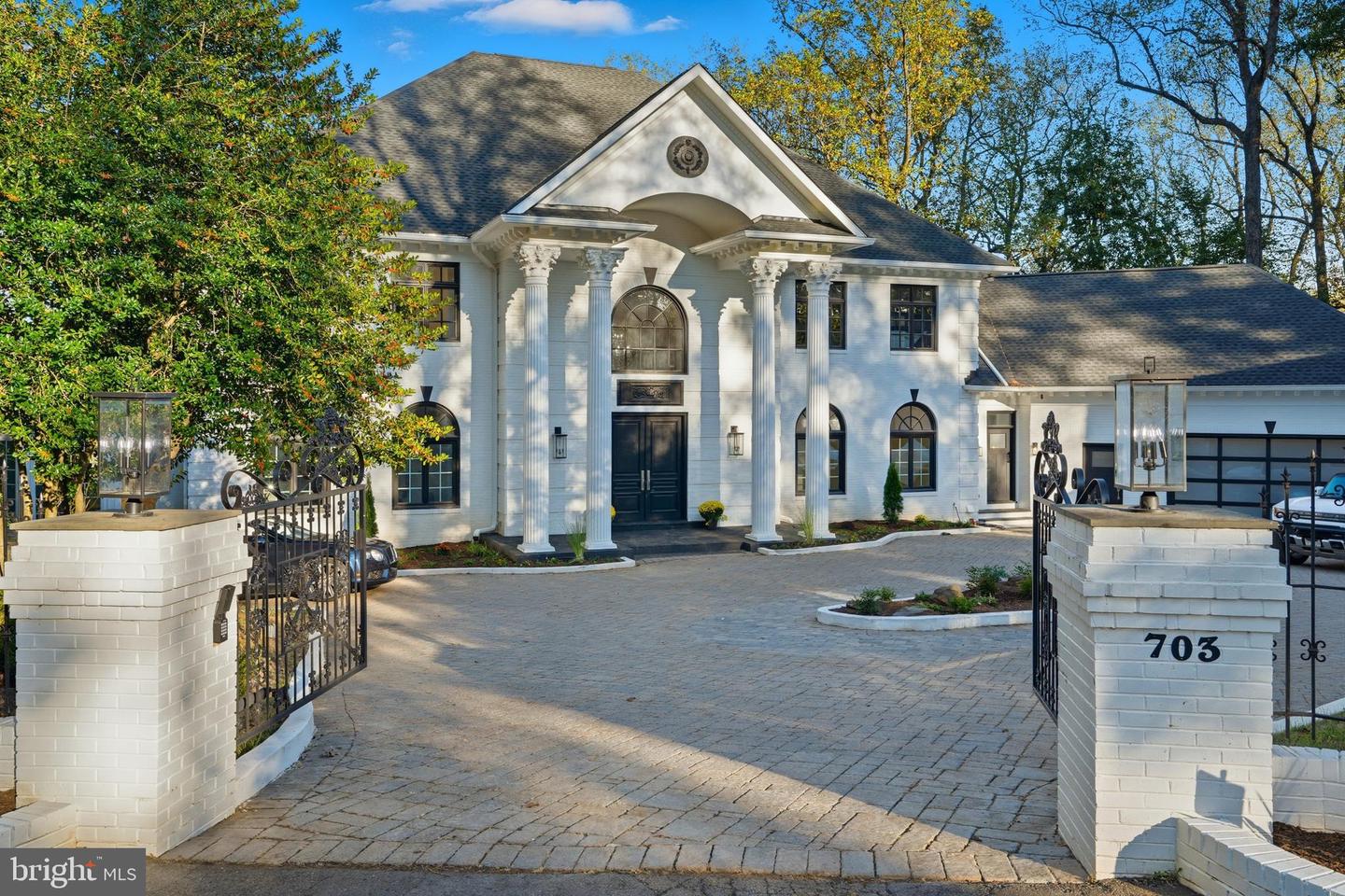 703 POTOMAC KNOLLS, MCLEAN, Virginia 22102, 6 Bedrooms Bedrooms, ,5 BathroomsBathrooms,Residential,For sale,703 POTOMAC KNOLLS,VAFX2274344 MLS # VAFX2274344