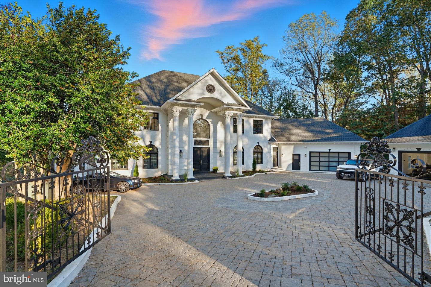 703 POTOMAC KNOLLS, MCLEAN, Virginia 22102, 6 Bedrooms Bedrooms, ,5 BathroomsBathrooms,Residential,For sale,703 POTOMAC KNOLLS,VAFX2274344 MLS # VAFX2274344