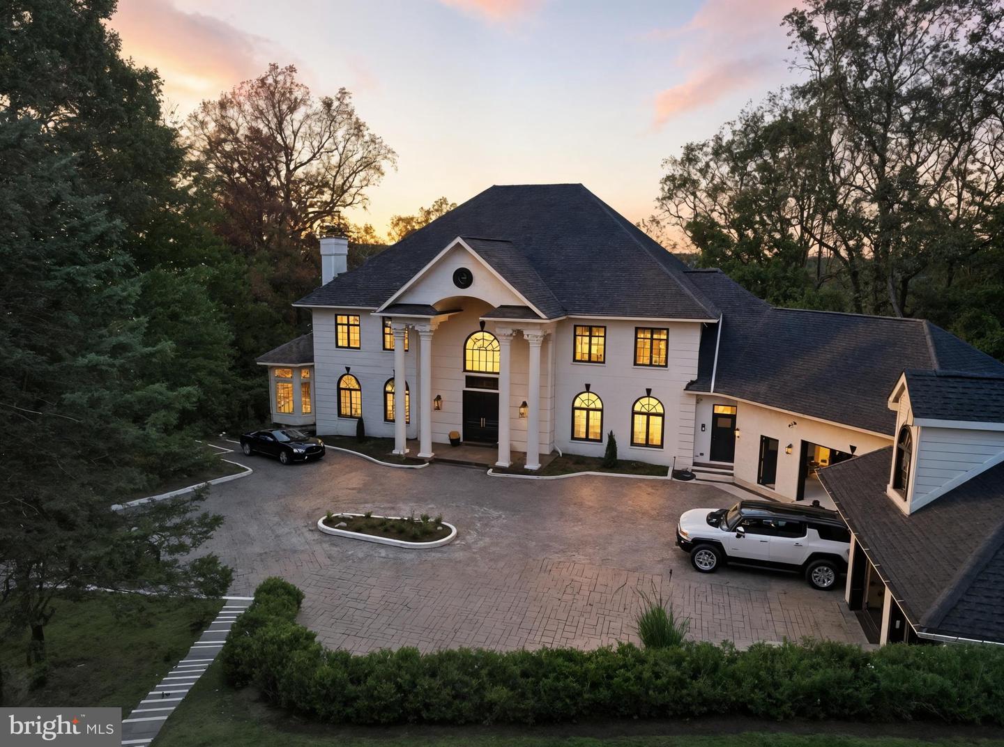 703 POTOMAC KNOLLS, MCLEAN, Virginia 22102, 6 Bedrooms Bedrooms, ,5 BathroomsBathrooms,Residential,For sale,703 POTOMAC KNOLLS,VAFX2274344 MLS # VAFX2274344