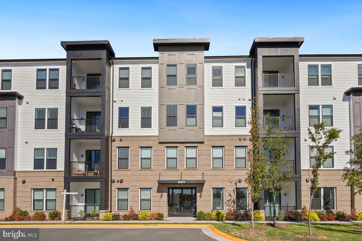 42874 FIREFLY SONATA TER #206, ASHBURN, Virginia 20148, 3 Bedrooms Bedrooms, 5 Rooms Rooms,2 BathroomsBathrooms,Residential,For sale,42874 FIREFLY SONATA TER #206,VALO2108952 MLS # VALO2108952